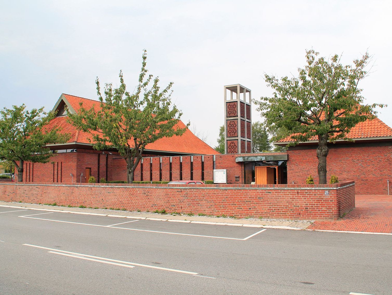 Hundige kirke set fra vejen