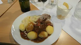 Tallerken med klassisk dansk mad